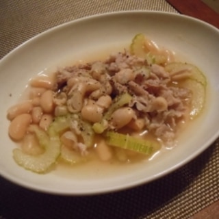 白いんげん豆と豚肉のスープ